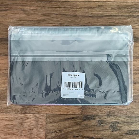 Kate Spade wristlet - Picture 3 of 8